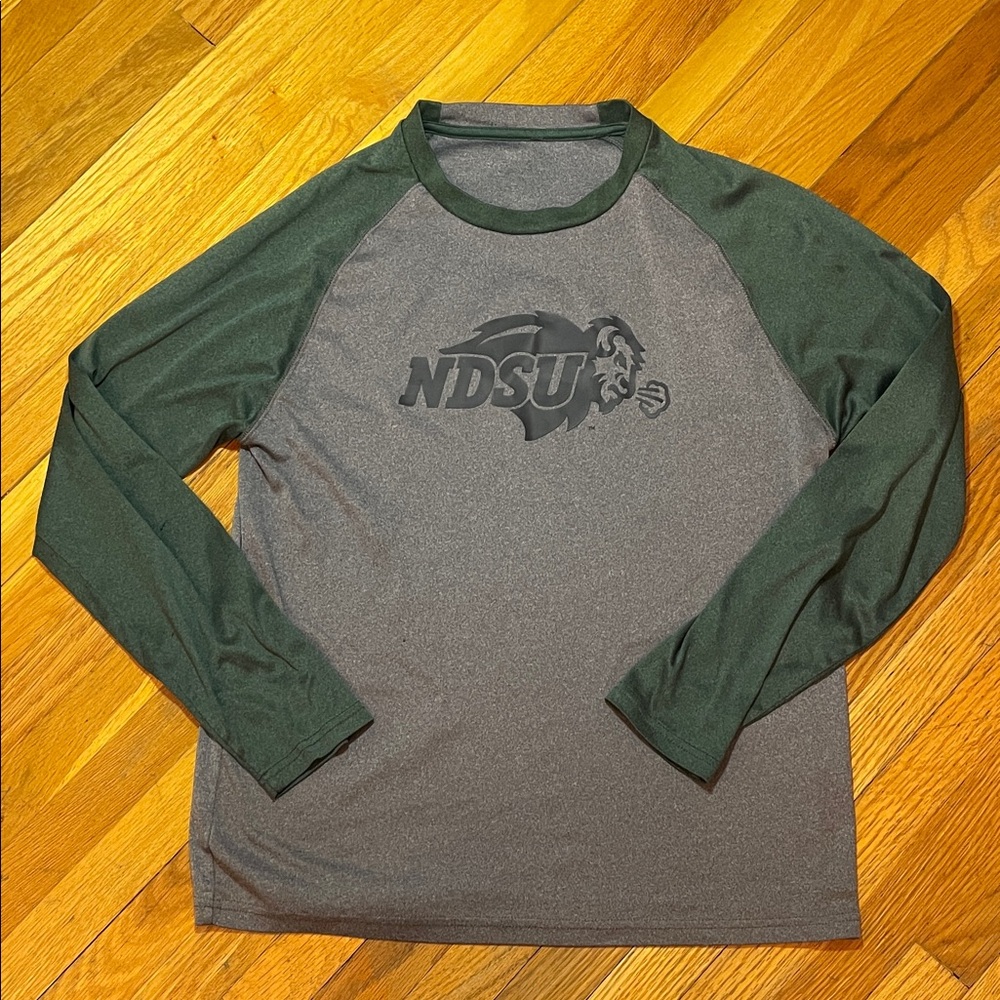 NCAA NORTH DAKOTA STATE UNIVERSITY Men's Gray & Green Shirt Polyester Sports Fan